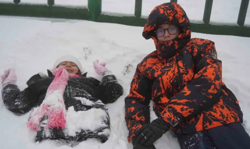 Kocaeli'ye lapa lapa kar yağıyor