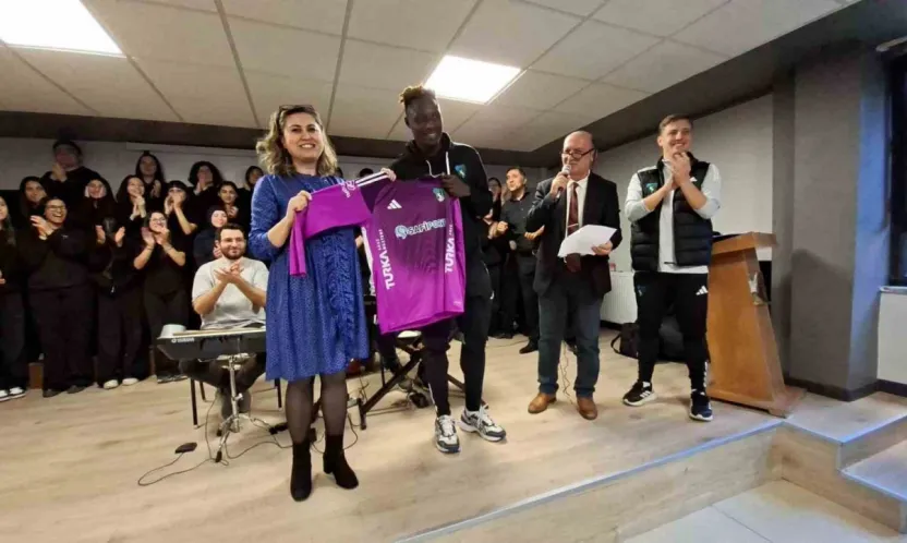 Kocaelispor'dan öğretmenler günü sürprizi