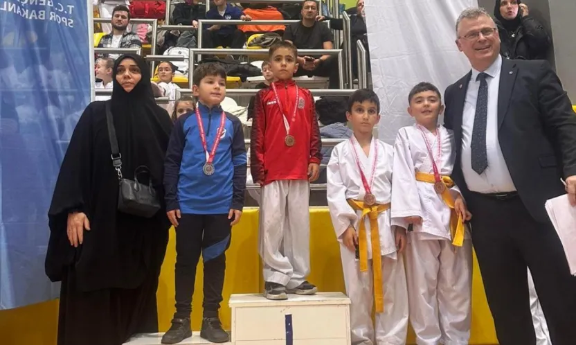 Körfez'in genç ve minik karatecileri 23 madalya aldı