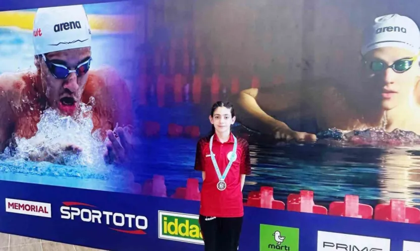 Körfezli yüzücü Trabzon'dan madalyayla döndü