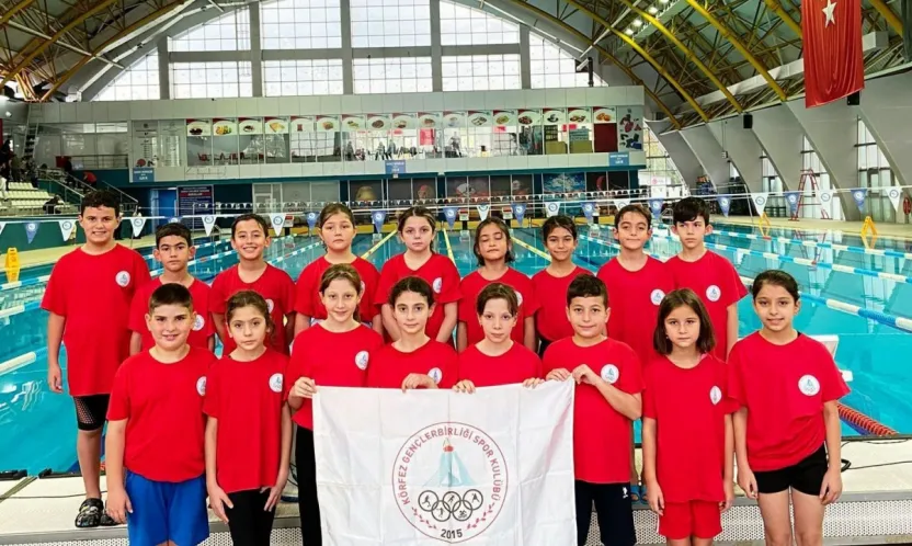 Körfezli yüzücüler şampiyon oldu