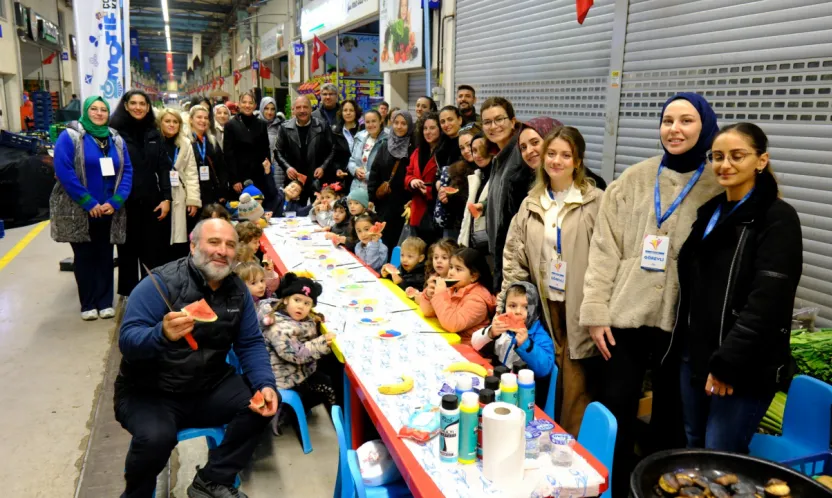 Minikler, yerli malını hal binasında öğrendi