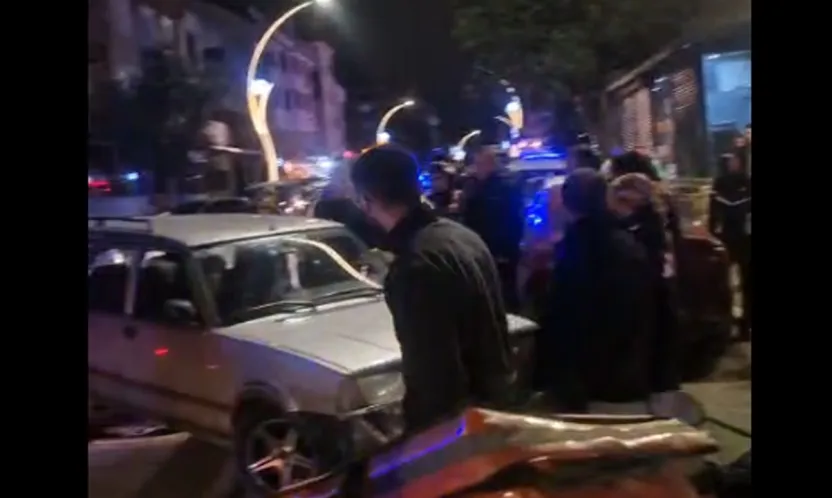 Motosiklet ile otomobil çarpıştı