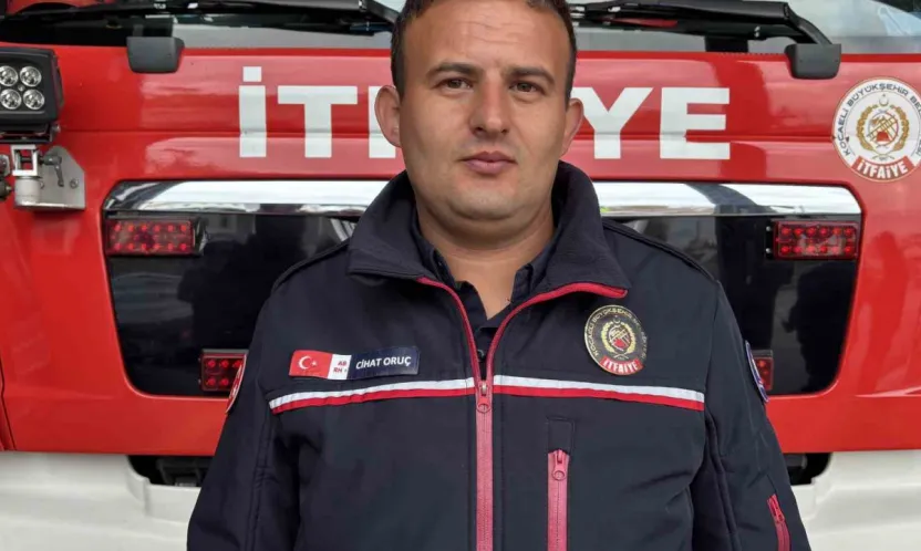 Oksijen maskesini vatandaşa veren itfaiye eri, o anları anlattı