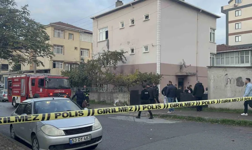 Kocaeli'de korku dolu anlar! Önce bıçak çekti, sonra binayı yaktı, işçiler mahsur kaldı