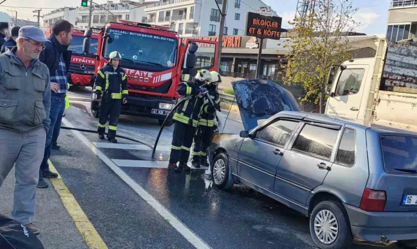 Seyir halindeki otomobilde yangın paniği