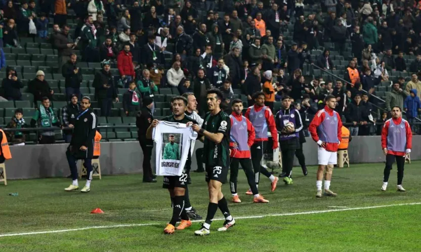 Tayfur Bingöl attığı golden sonra Uğurcan Bekçi tişörtü açtı