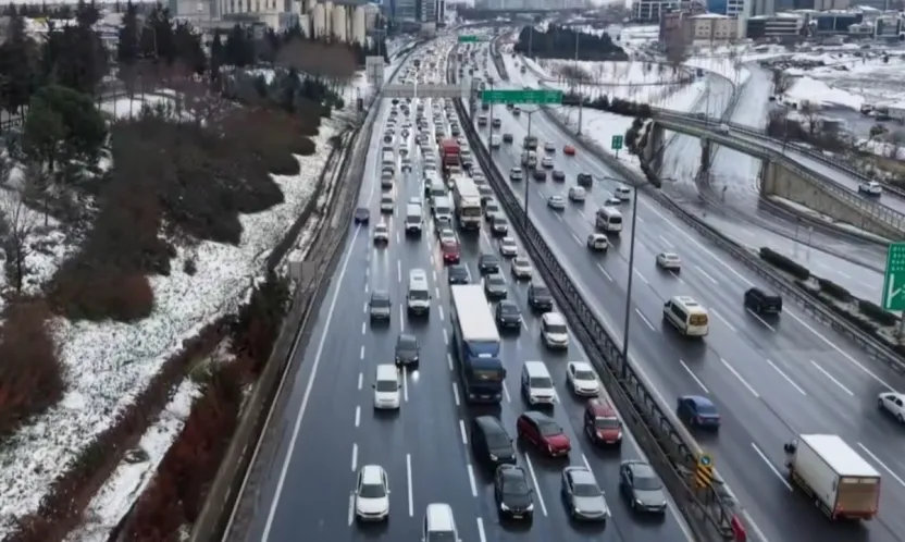 TEM Otoyolu'nda trafik havadan görüntülendi