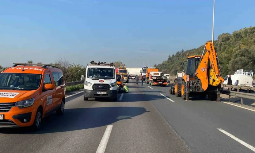 Tır kazası TEM'i kilitledi