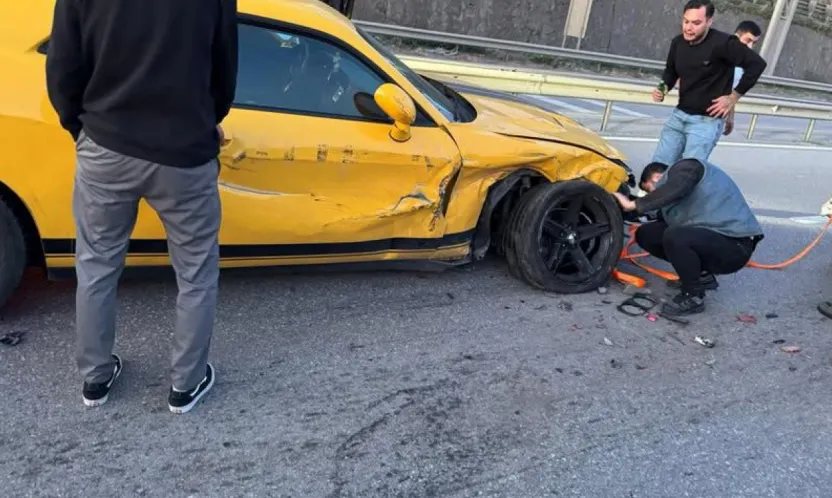 Tırın altına girdi