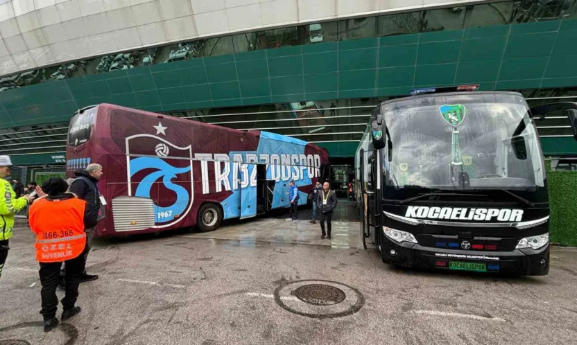 Trabzonspor ve Kocaelispor, stadyuma giriş yaptı