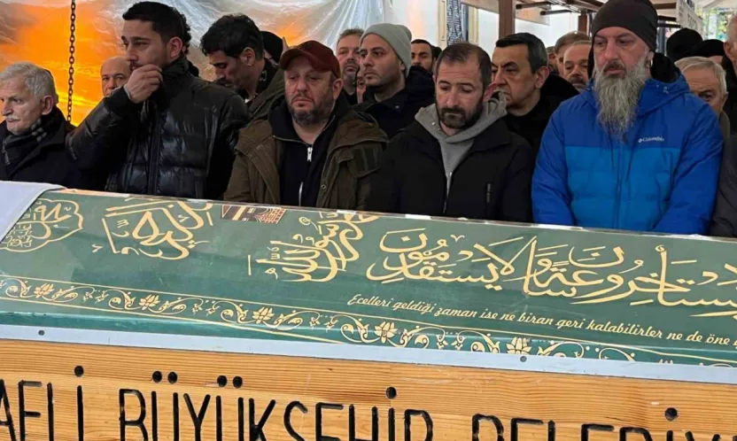 Ünlü oyuncunun babası İzmit'ten son yolculuğuna uğurlandı