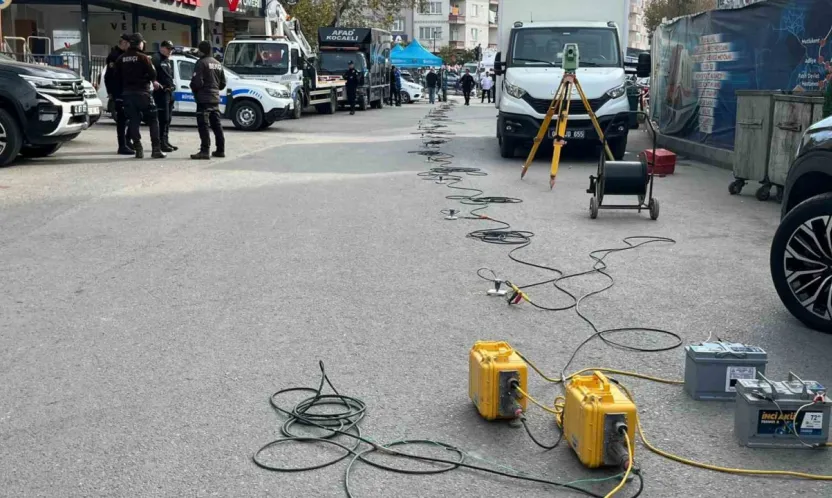 Uzman ekipler, Gebze'de yerin altını inceliyor