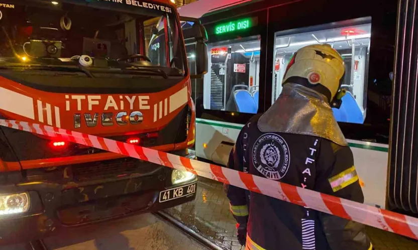 Yaşlı kadın yolun karşısına geçmek isterken tramvayın altında kaldı