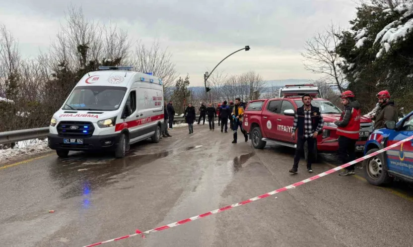 Yolcu otobüsü şarampole yuvarlandı, çok sayıda yaralı var