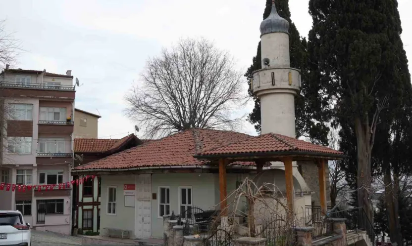 Yumurta parasıyla yapılan 395 yıllık cami restorasyona alındı