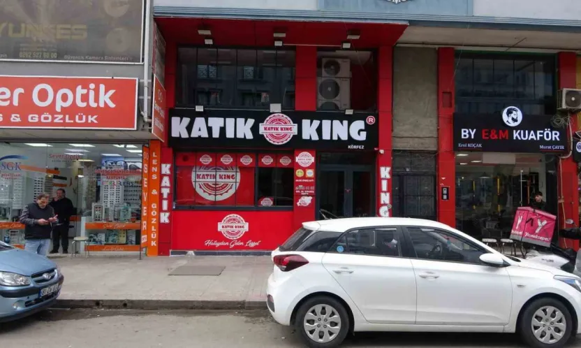 Yüzlerce kişinin zehirlendiği döner skandalında sanıklar mahkemeye çıkıyor